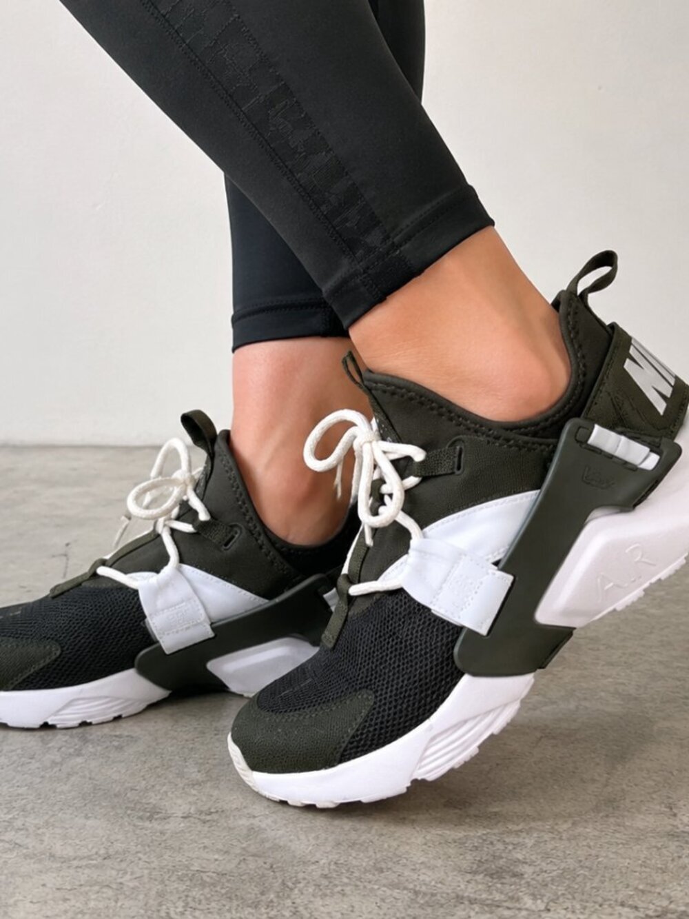 Nike Air Huarache City Low Womenβs Size 6 Black White Cargo Khaki Sneakers